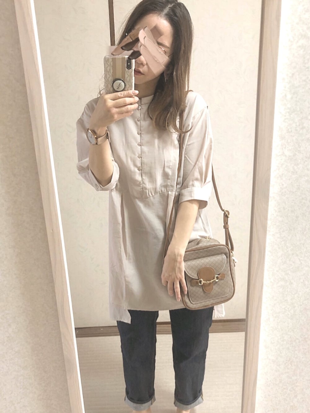 「シンプルコーデ、おしゃれさんと繋がりたい、パンツスタイル、着回しコーデ、デニムパンツ、GU、ダブルクローゼット、ベージュコーデ、ベージュ」｜「w closetのバンドネック後開きリボン付きタック袖プルオーバー（Tシャツ/カットソー、ベージュ系）」を使った、ぷるさん（レディース・157cm）の夏コーディネートの1枚目の写真