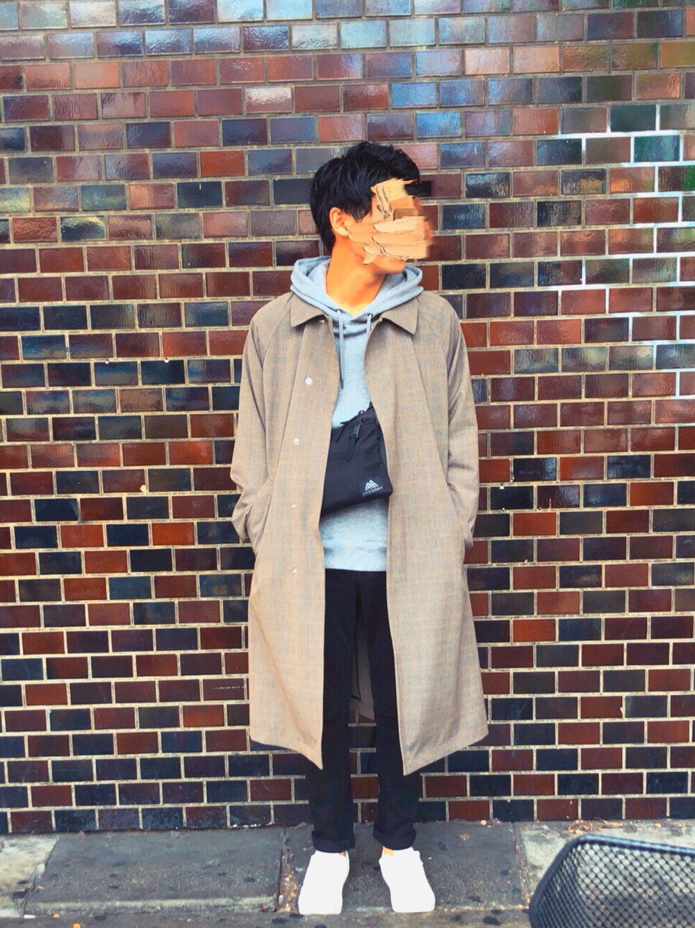 「converse」｜「FREAK'S STOREのアイテム（ボディバッグ/ウエストポーチ、ブラック系）」を使った、ｍeguさん（メンズ・173cm）の春コーディネートの1枚目の写真