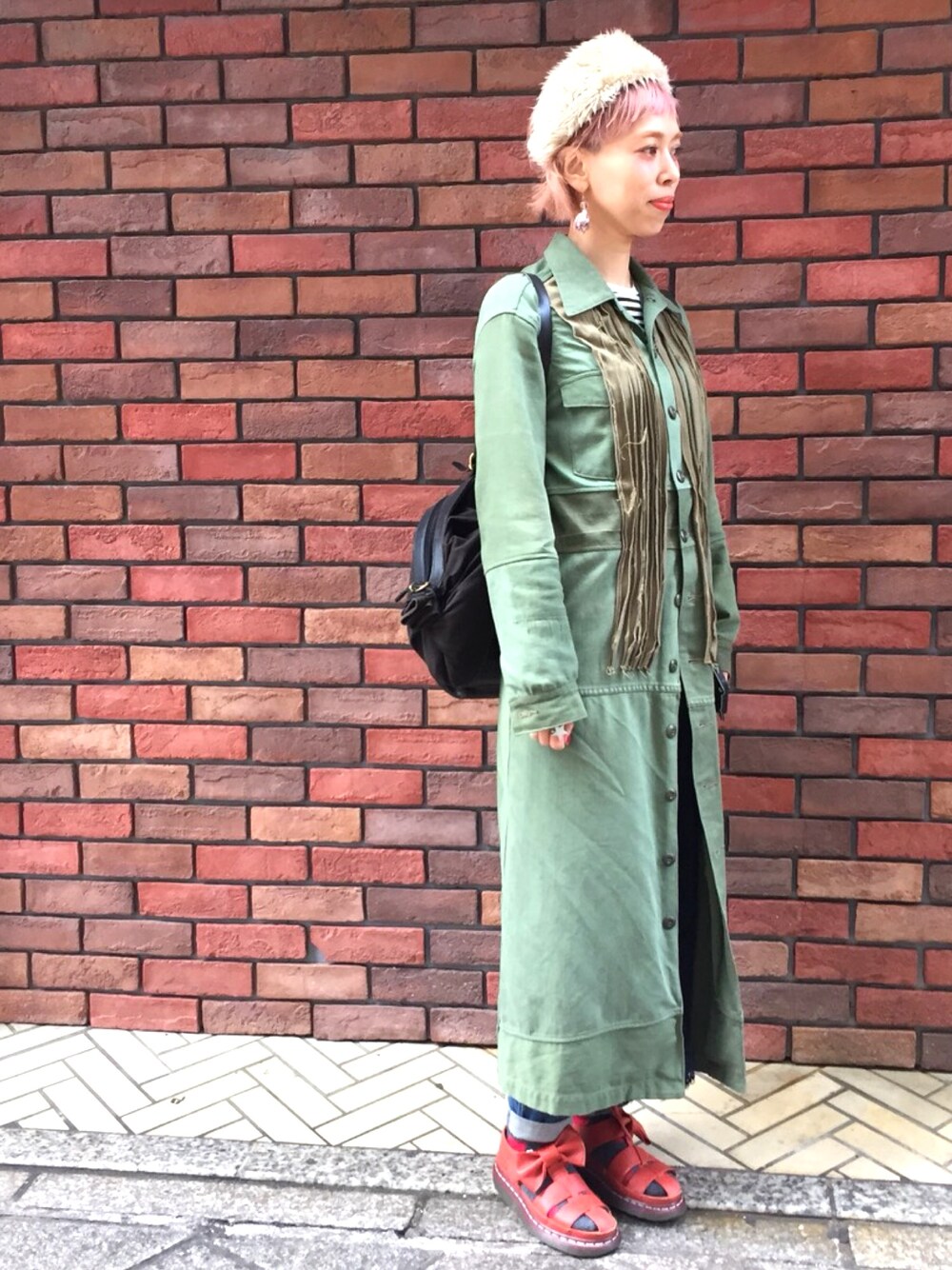 「beamsboy、イルビゾンテ、ニードルス、おしゃれさんと繋がりたい、おしゃれになりたい、ドクターマーチン、ファーヘアバンド」｜「Needlesのアイテム（ジャケット/アウター、グリーン系）」を使った、adocoaさん（レディース・162cm）の秋コーディネートの1枚目の写真