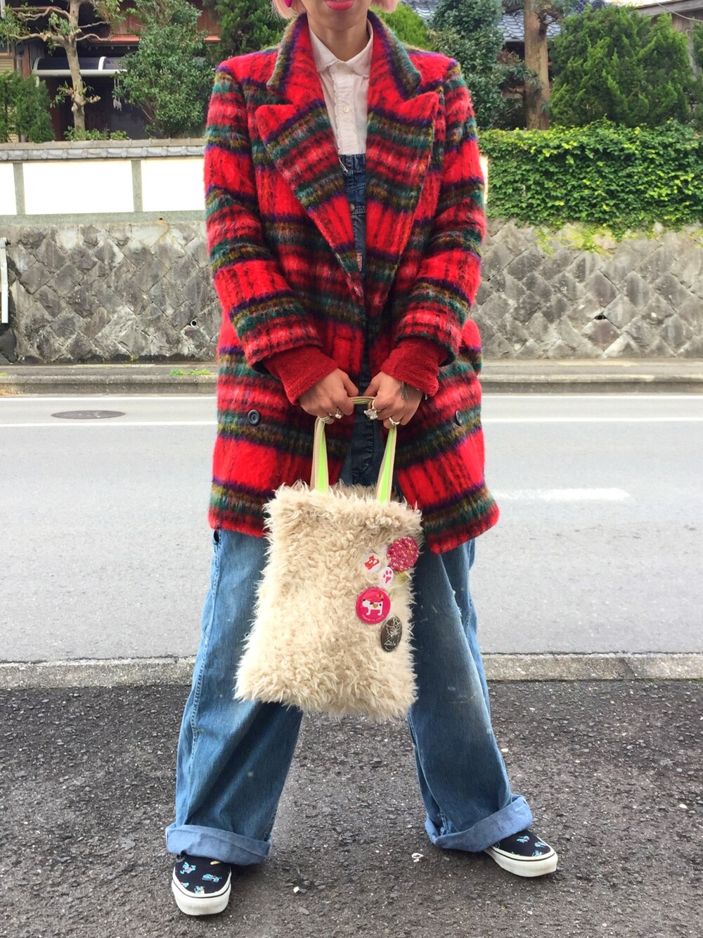 「冬、リルリリー、チェック、赤、ヒッピネス、カンバッチ」｜「hippinessのアイテム（バッグ、ホワイト系）」を使った、adocoaさん（レディース・162cm）の秋コーディネートの1枚目の写真