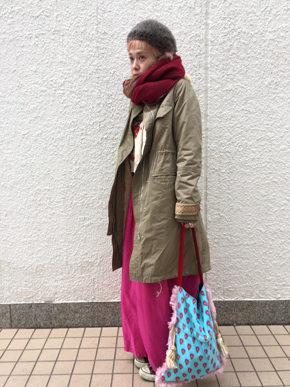 「ヒッピネス、ピンク、archi、ファーヘアバンド、ビームスボーイ」｜「ARCHIのアイテム（ジャケット/アウター、グリーン系）」を使った、adocoaさん（レディース・162cm）の冬コーディネートの1枚目の写真