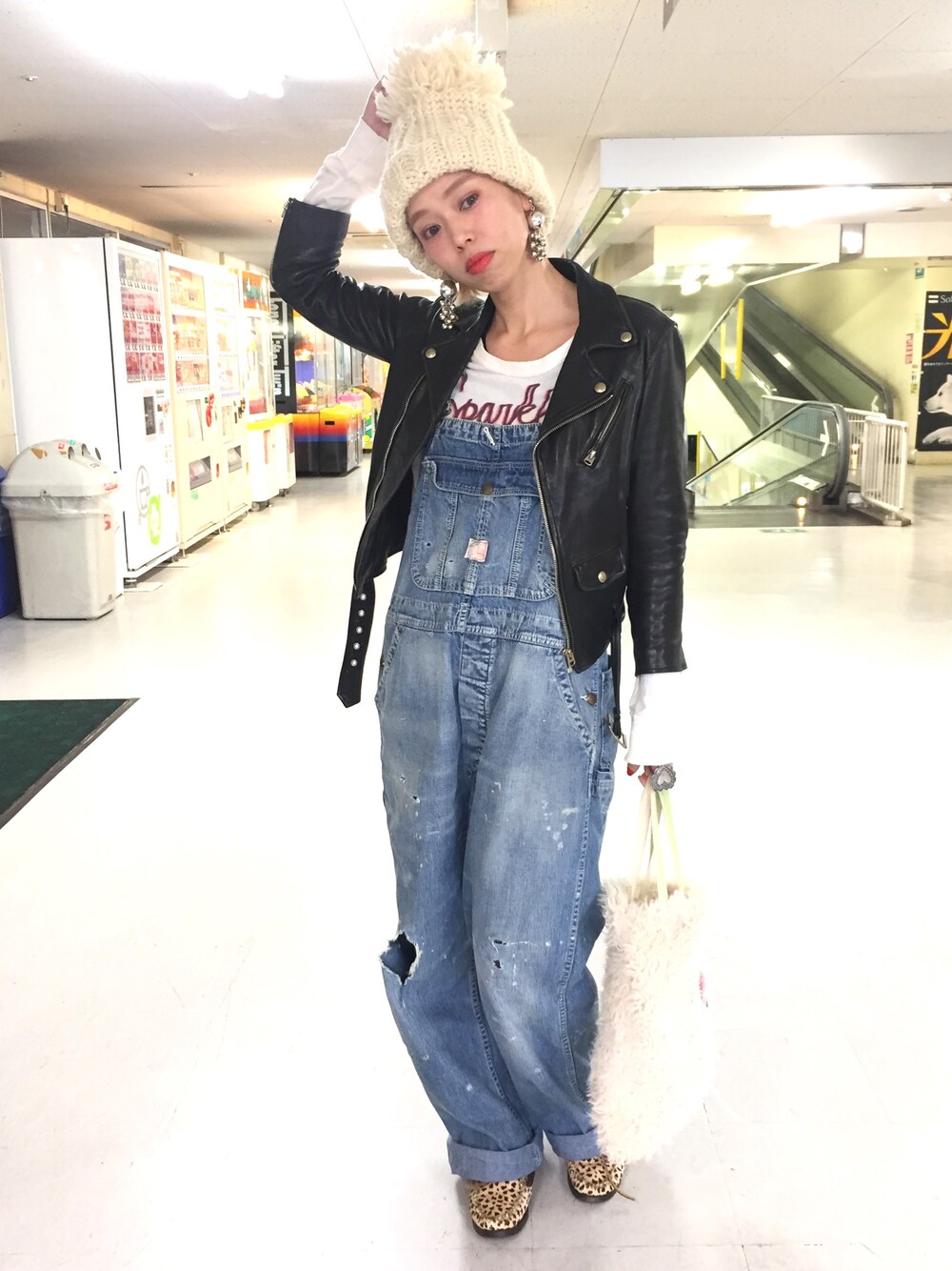 「CA4LA、アールエヌエー、beautiful people、ライダース、オーバーオール、yuketen」｜「RNAのアイテム（サロペット/オーバーオール、ブルー系）」を使った、adocoaさん（レディース・162cm）の冬コーディネートの1枚目の写真