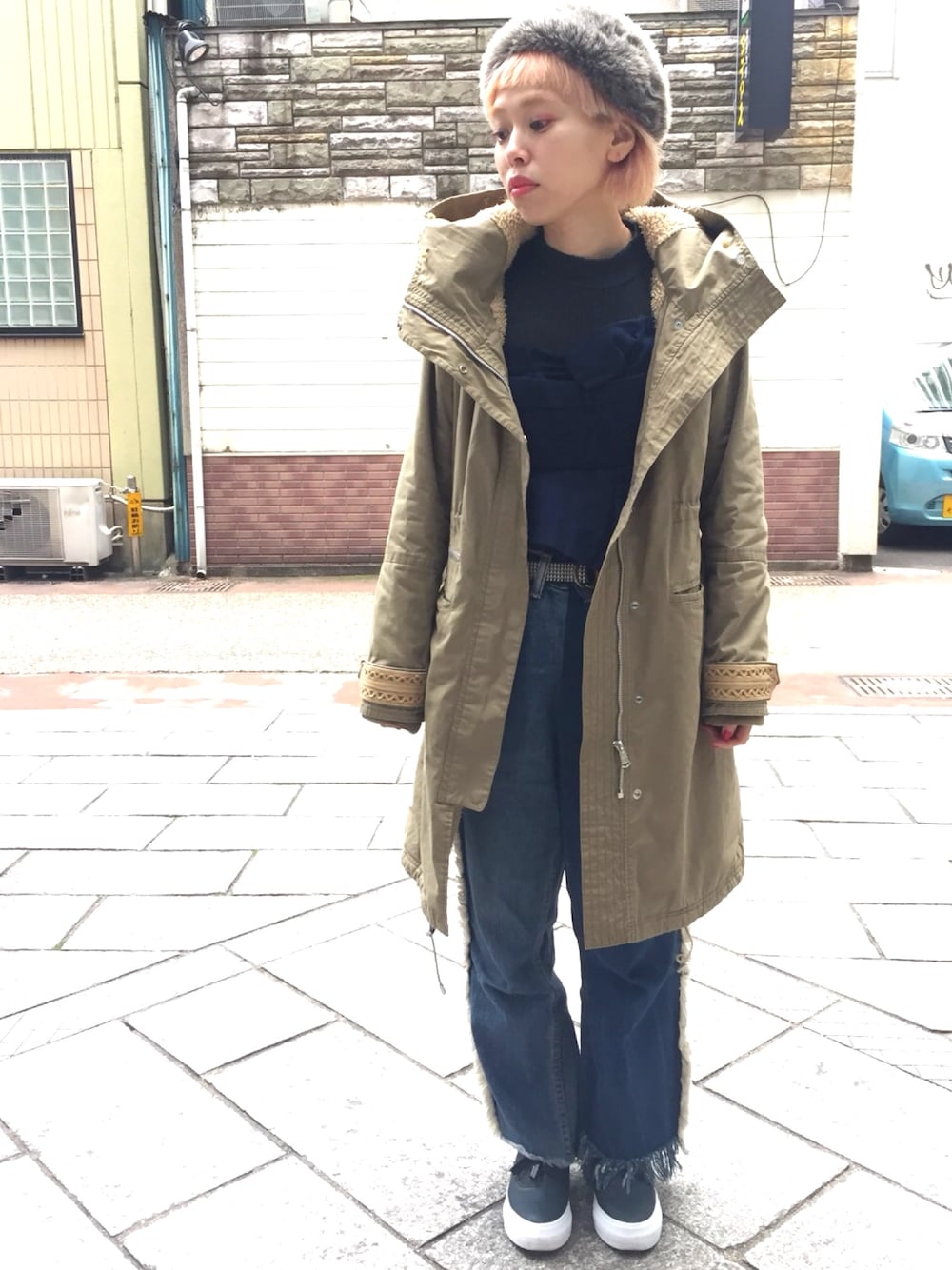 「77circa、デニム、archi、ビームスボーイ、RBS、ファーヘアバンド」｜「77circaのアイテム（デニムパンツ、ブルー系）」を使った、adocoaさん（レディース・162cm）の冬コーディネートの1枚目の写真