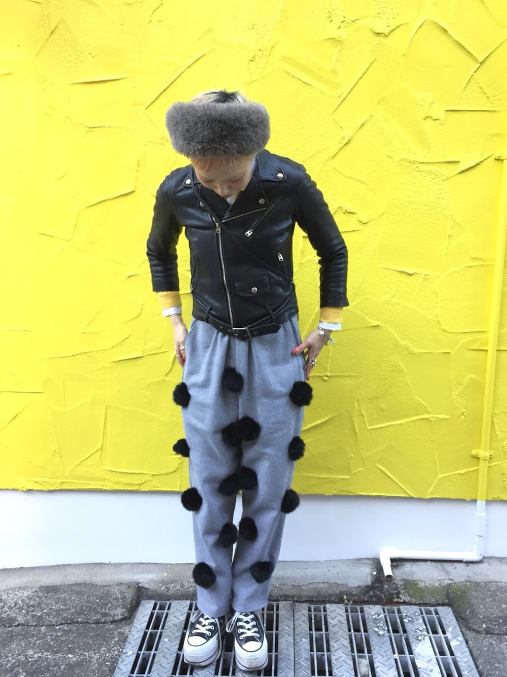 「ビームスボーイ、ファーヘアバンド、ポンポンパンツ、ライダース、beautiful people」｜「beautiful peopleのアイテム（ライダースジャケット、ブラック系）」を使った、adocoaさん（レディース・162cm）の冬コーディネートの1枚目の写真