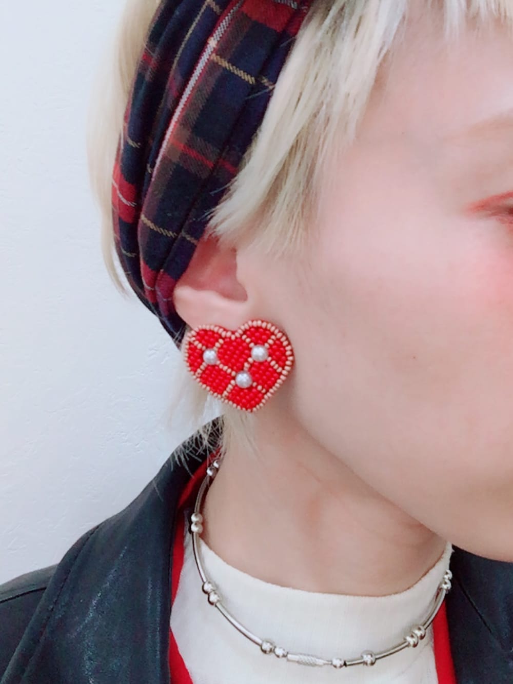 「イヤリング、アクセサリー、accessory、ハンドメイド、ﾊﾝﾄﾞﾒｲﾄﾞｱｸｾｻﾘｰ」｜「ATTIRER handmade accessoryのアイテム（イヤリング、レッド系）」を使った、adocoaさん（レディース・162cm）の冬コーディネートの1枚目の写真