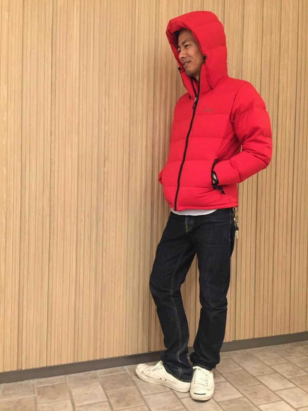 「アウター、ダウンコート、冬コーデ、防寒　、エーグル(AIGLE)、AIGLE」｜「AIGLEのコンフォートダウン（ジャケット/アウター、レッド系）」を使った、一海智博さん（メンズ・175cm）の冬コーディネートの1枚目の写真