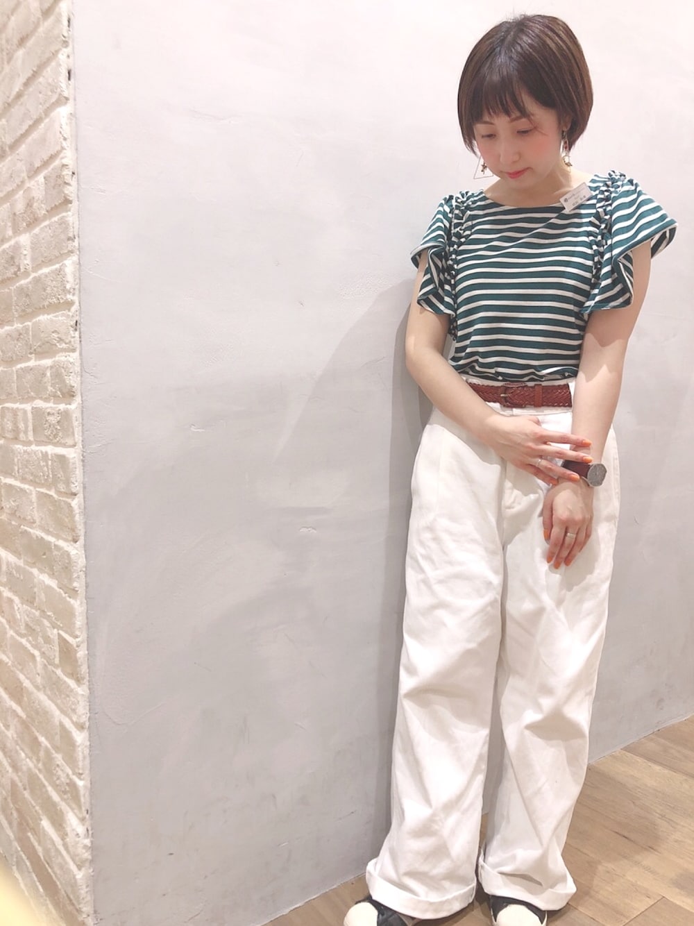 「earth music&ecology、アースミュージック＆エコロジー、ボーダー×白、グリーンボーダー、白ワイドパンツ、プチプラ、プチプラコーデ」｜「earth music&ecologyのアイテム（Tシャツ/カットソー、グリーン系）」を使った、kazuki tokizawaさん（レディース・152cm）の夏コーディネートの1枚目の写真
