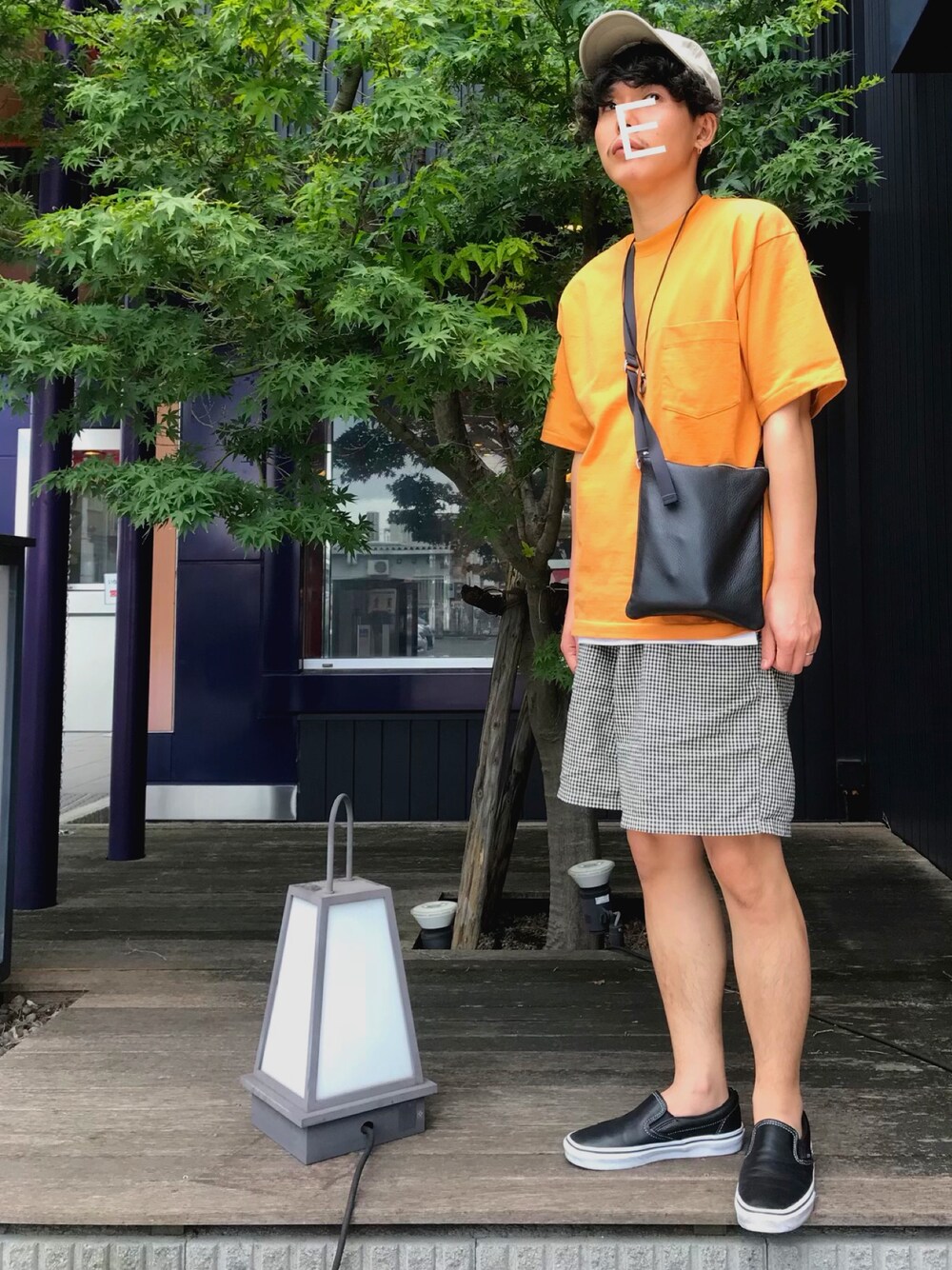 「夏コーデ、シンプル、LIDnM、おしゃれさんと繋がりたい、カジュアルコーデ、チェック、AURALEE、オレンジ、ビッグシルエット、えびスタイル」｜「AURALEEの【AURALEE for ADAM ET ROPE'】EXCLUSIVE STANDUP T（Tシャツ/カットソー、オレンジ系）」を使った、えびさん🍤さん（メンズ・168cm）の夏コーディネートの1枚目の写真