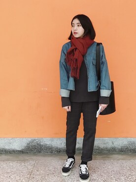 「red」｜「アイテム（デニムジャケット）」を使った、Shanazさん（レディース・155cm）の冬コーディネート