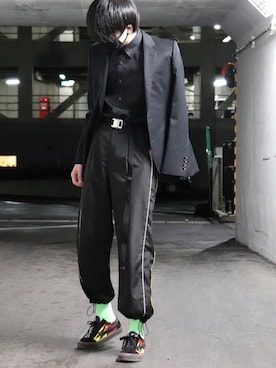 「黒シャツ」｜「アイテム（テーラードジャケット）」を使った、かざまくんさん（メンズ・175cm）の春コーディネート