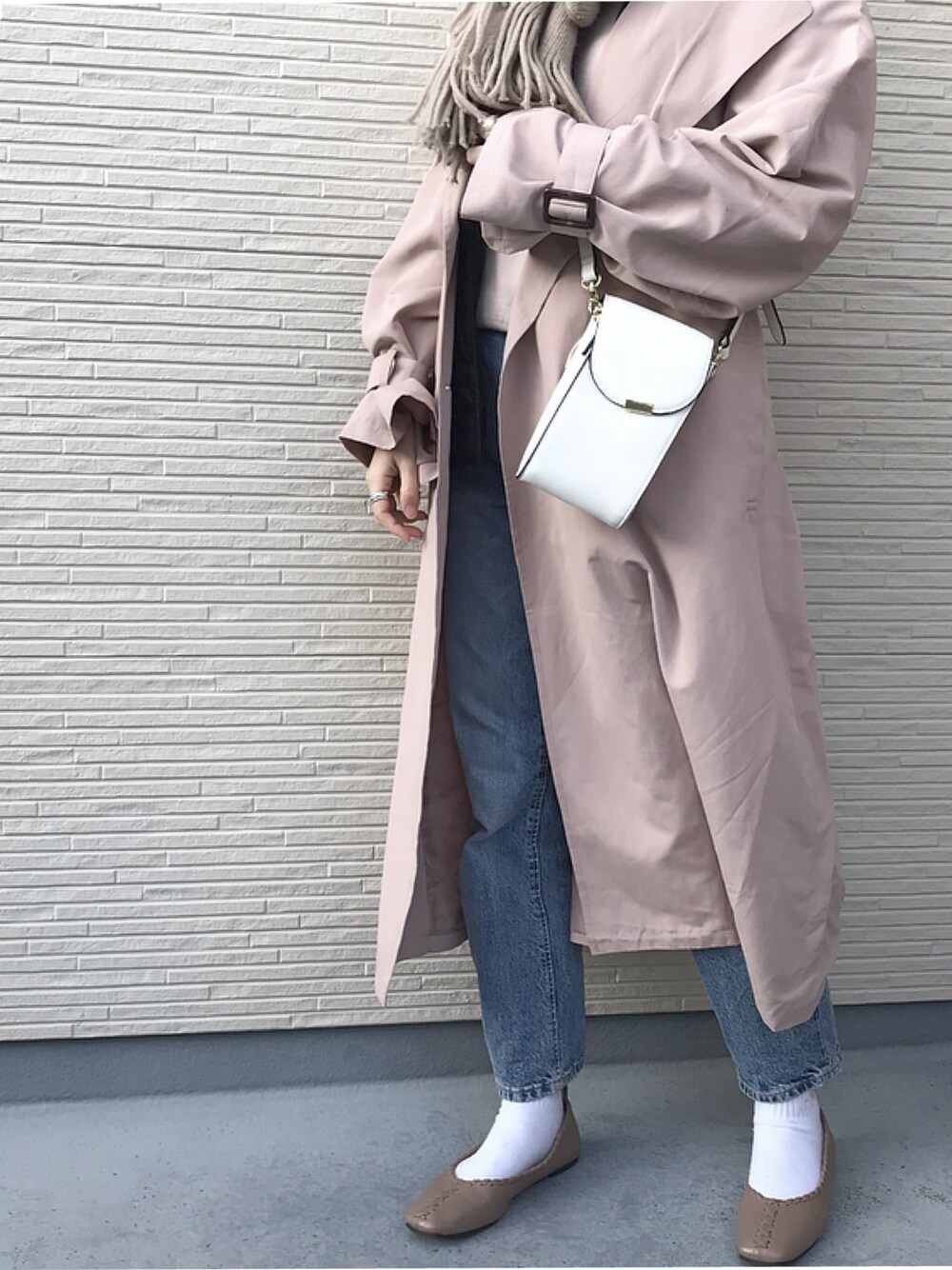 「春コーデ、おしゃれさんと繋がりたい、きれいめカジュアル、大人女子、プチプラ、オトナカジュアル、トレンチコート、ベージュコーデ、ママコーデ、プチプラコーデ」｜「Social GIRLの袖コンシャスキャンディースリーブケープトレンチスプリングコート（トレンチコート、ピンク系）」を使った、co_co_nanaさん（レディース・163cm）の冬コーディネートの1枚目の写真