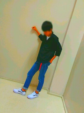 「VANS（バンズ）のアイテム（スニーカー、ホワイト系）」を使った、Ryukiさん（メンズ）の秋コーディネート