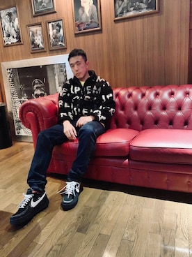 「off white」｜「アイテム（その他アウター）」を使った、リュウ ショウキンさん（メンズ・172cm）の春コーディネート