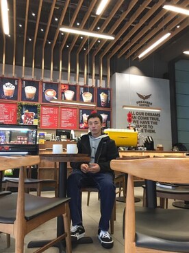 「ROKIT（ロキット）のアイテム（トップス）」を使った、リュウ ショウキンさん（メンズ・172cm）の春コーディネート