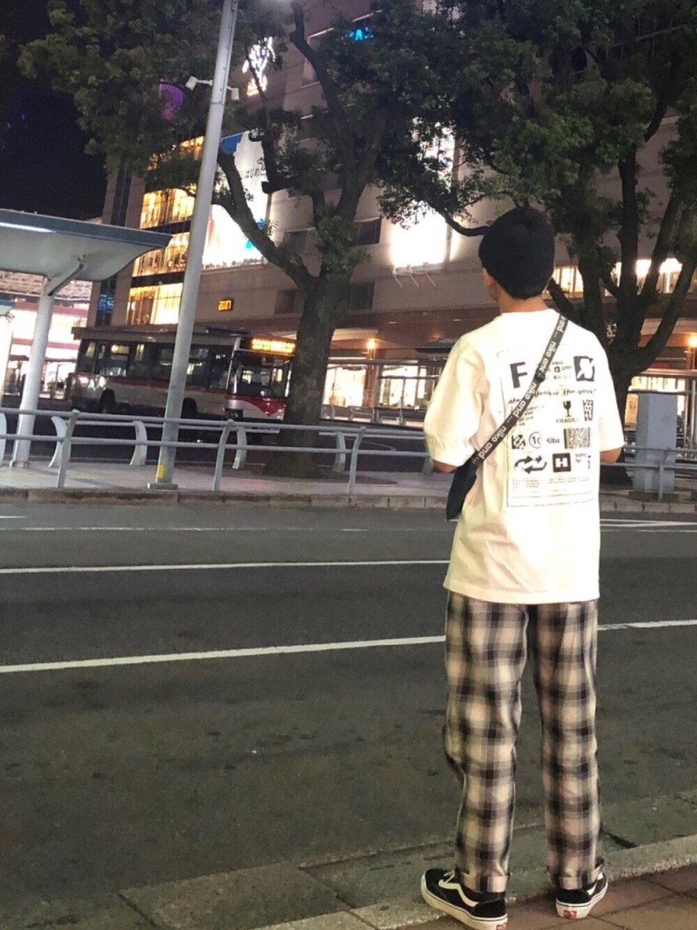 「おとこのこ、中学生、VANS、チェックパンツ、カジュアルコーデ、ゆるコーデ、RAGEBLUE」｜「RAGEBLUEの＜USAコットン使用＞デザインプリントTシャツ/877749（Tシャツ/カットソー、ホワイト系）」を使った、HALU ⑰⑨SENAさん（キッズ・170cm）の秋コーディネートの1枚目の写真