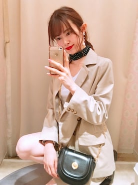 「earth music&ecology（アースミュージックアンドエコロジー）のアイテム（ストール/ショール）」を使った、amiさん（レディース・164cm）の春コーディネート
