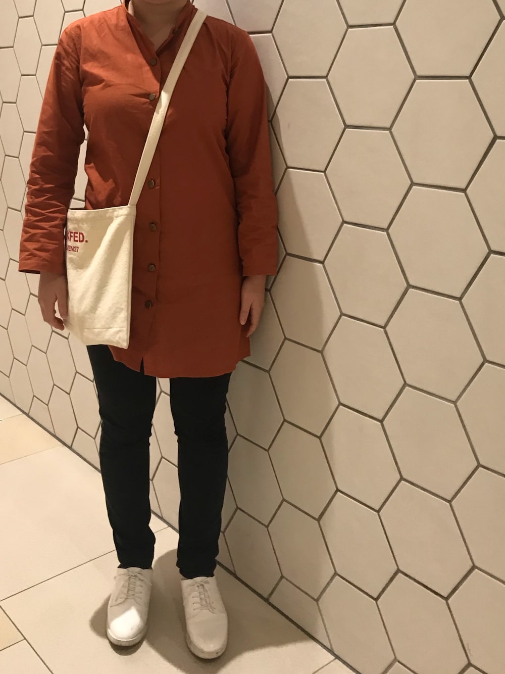 「agnes b.、UNIQLO、LOWRYS FARM、MILKFED.、オレンジコーデ、オレンジ」｜「agnes b.のアイテム（シャツワンピース、オレンジ系）」を使った、あっぷるさん（レディース・154cm）の秋コーディネートの1枚目の写真