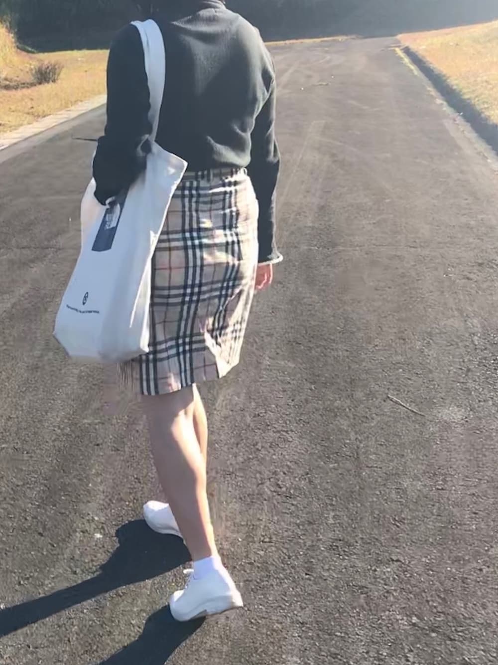 「シンプルおしゃれが好き、秋冬コーデ、休日コーデ、バーバリー、burberry、ootd、平成最後のWEARISTAセンバツ」｜「BURBERRYのアイテム（スカート、ベージュ系）」を使った、あっぷるさん（レディース・154cm）の秋コーディネートの1枚目の写真
