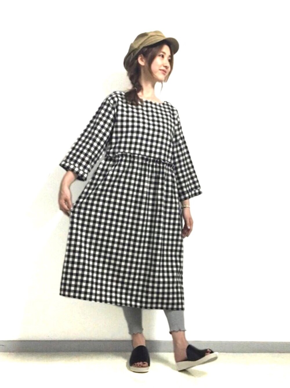 「プチプラ、プチプラコーデ、大人ガーリー、ガーリー、ギンガムチェック、リブレギンス、ハット、r.p.s、WEGO、おしゃれさんと繋がりたい」｜「rpsの裾メロウリブレギンス（レギンス/スパッツ、グレー系）」を使った、ai_rpsさん（レディース・154cm）の夏コーディネートの1枚目の写真
