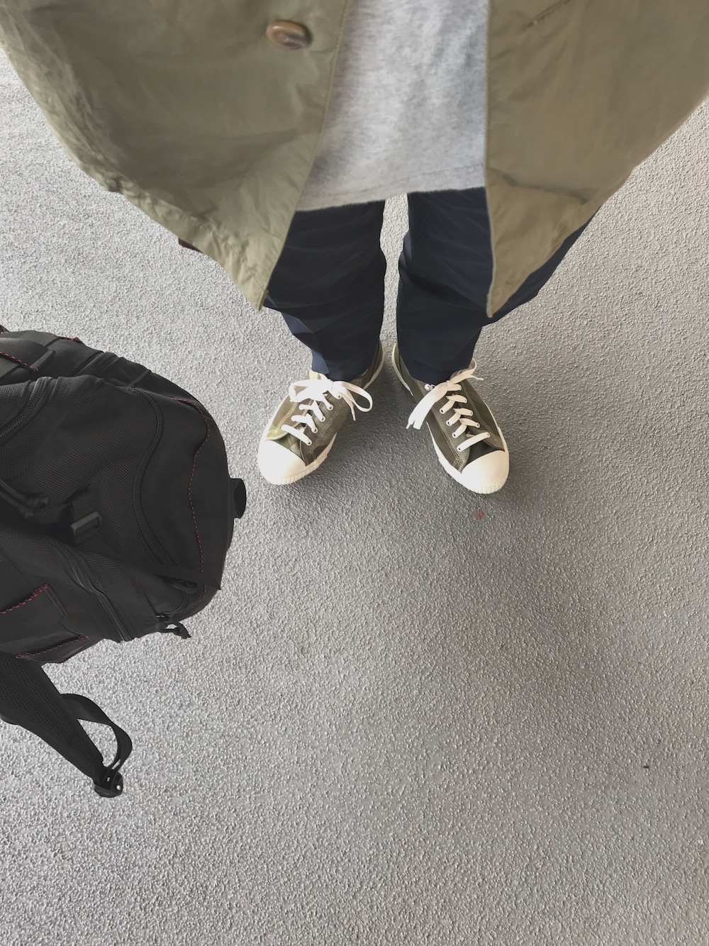 「シンプルコーデ、夏、バックパック、ブリーフィング、グラミチ、ミリタリー」｜「Nigel Cabournのアイテム（スニーカー、グリーン系）」を使った、ko-kiさん（メンズ・176cm）の夏コーディネートの1枚目の写真