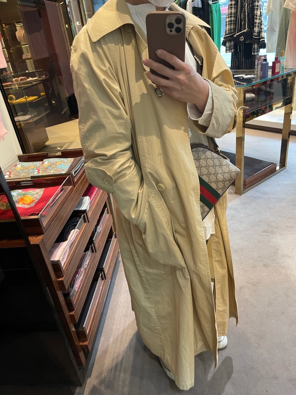 「TODAYFULのタックオーバートレンチコート（トレンチコート、ベージュ系）」を使った、nok *さん（レディース・165cm）の春コーディネートの1枚目の写真