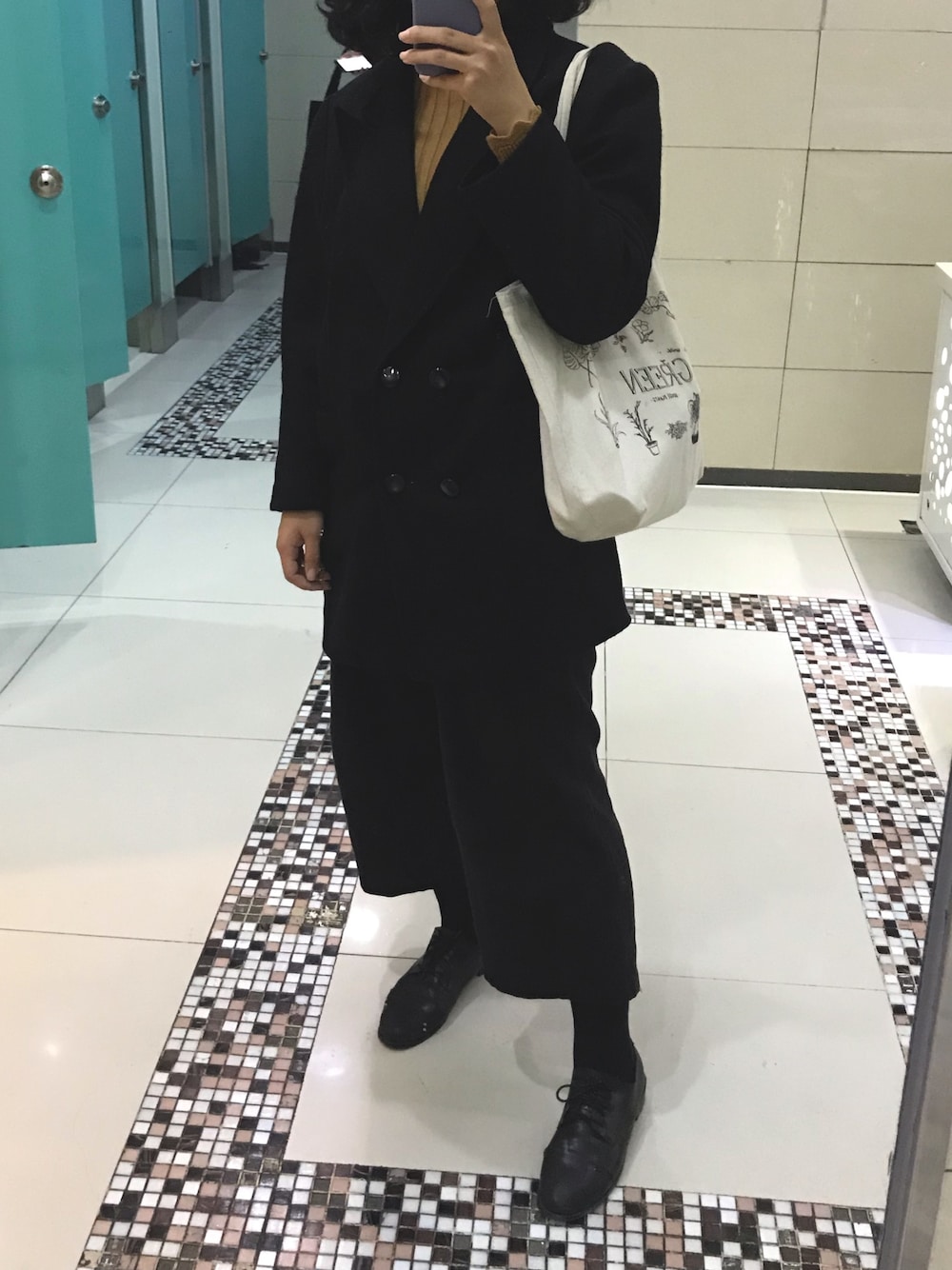 「movie、ZARA」｜「ZARAのアイテム（チノパンツ、ブラック系）」を使った、chiauさん（レディース・158cm）の秋コーディネートの1枚目の写真