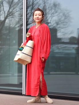 「BEAMS LIGHTS」｜「アイテム（ワンピース/ドレス）」を使った、ウエダ シホさん（レディース・157cm）の春コーディネート