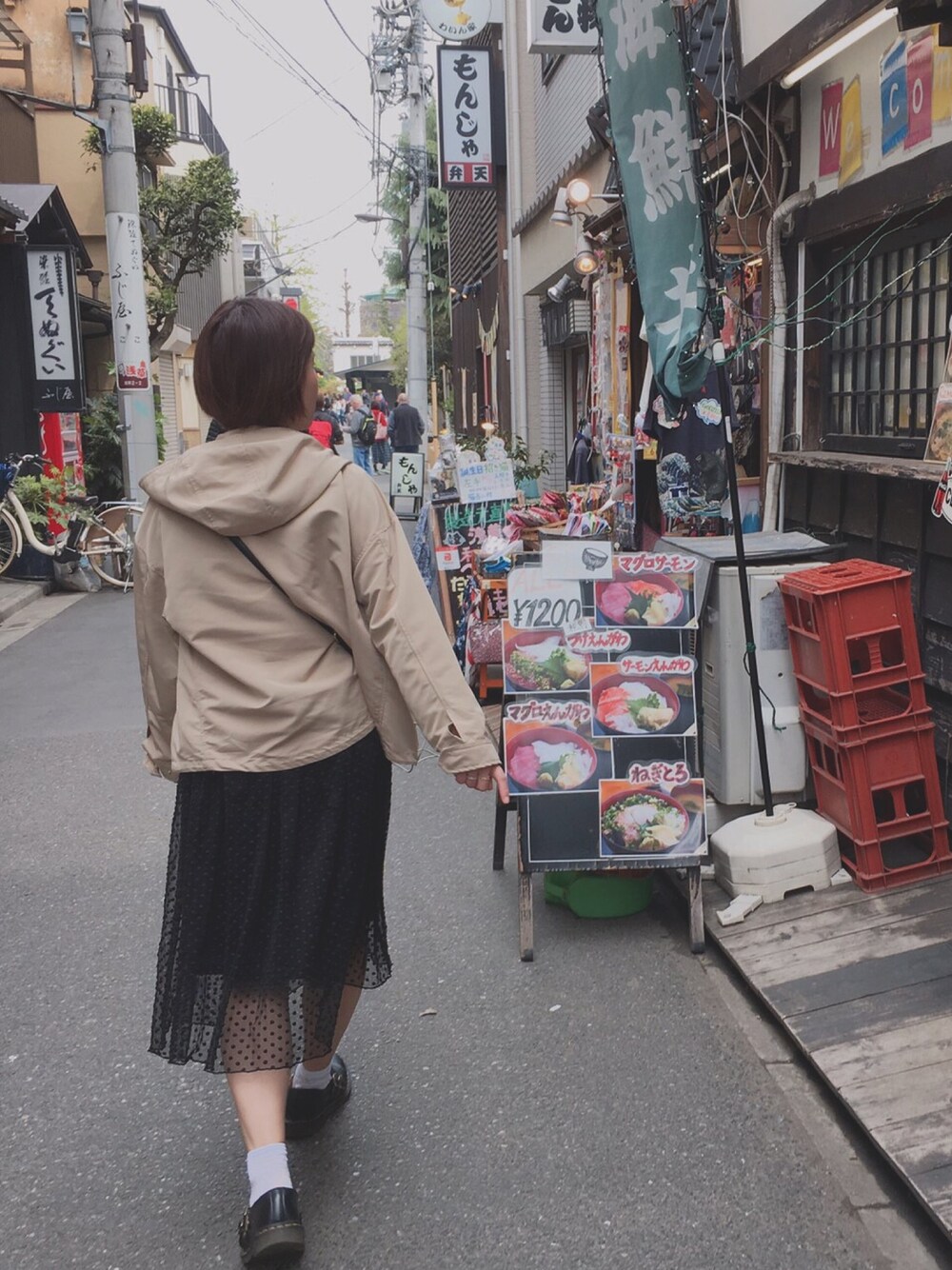 「マウンテンパーカー、GU、ベージュ、スカート、ブラック、クリスプ、Crisp、ドクターマーチン、Dr.Martens、ベルト２つ」｜「GUのアイテム（マウンテンパーカー、ベージュ系）」を使った、マカロンさん（レディース・162cm）の秋コーディネートの1枚目の写真