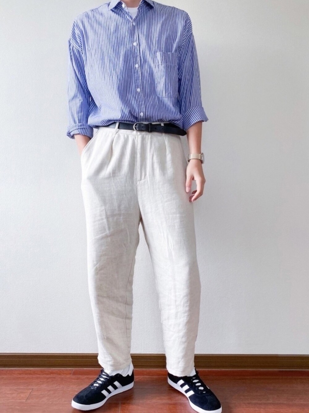 ブラック系のスニーカー、その他のその他を着用したメンズの夏コーディネートの1枚目の写真