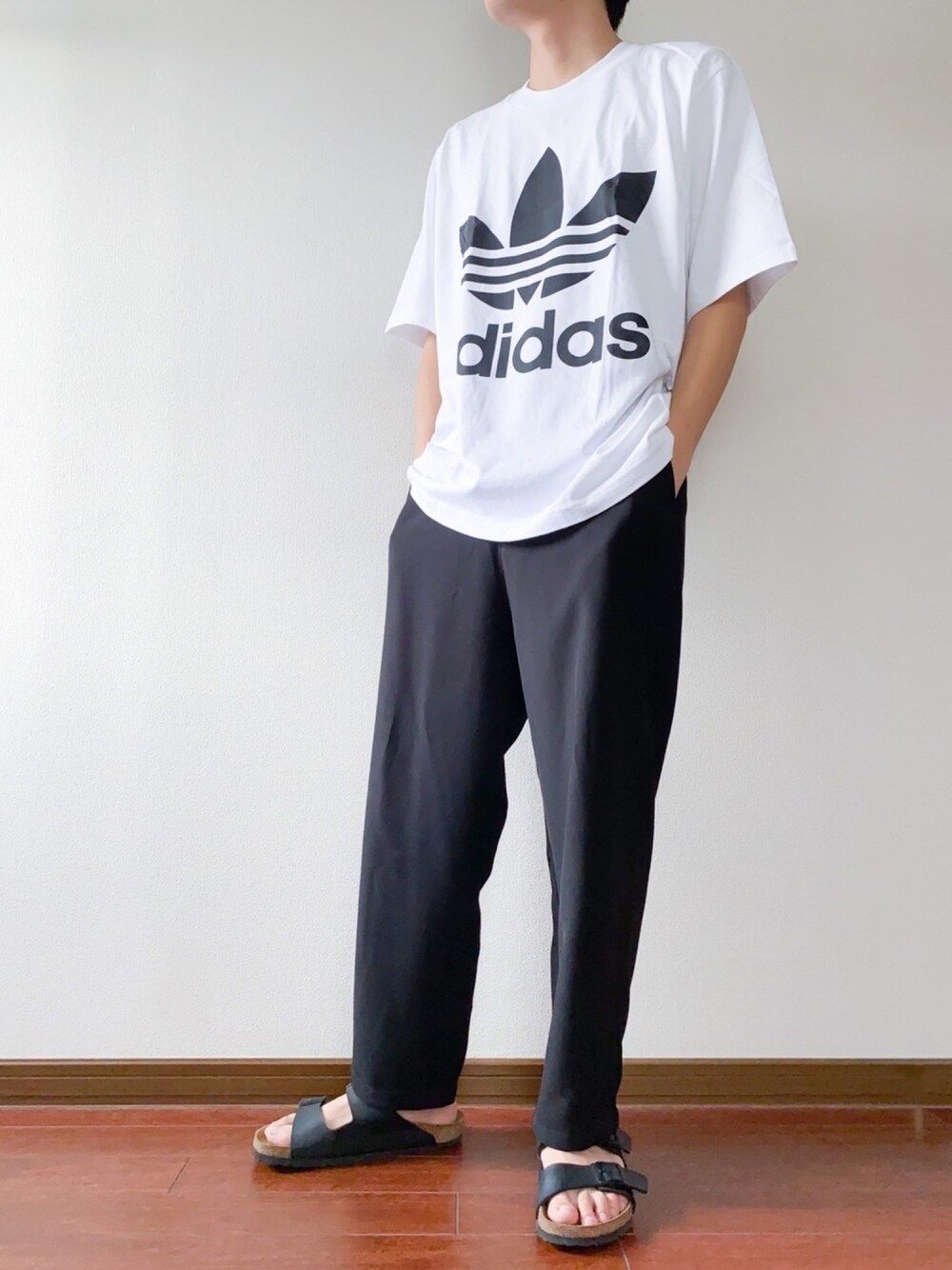 ホワイト系のTシャツ/カットソー、その他のその他を着用したメンズの夏コーディネートの1枚目の写真