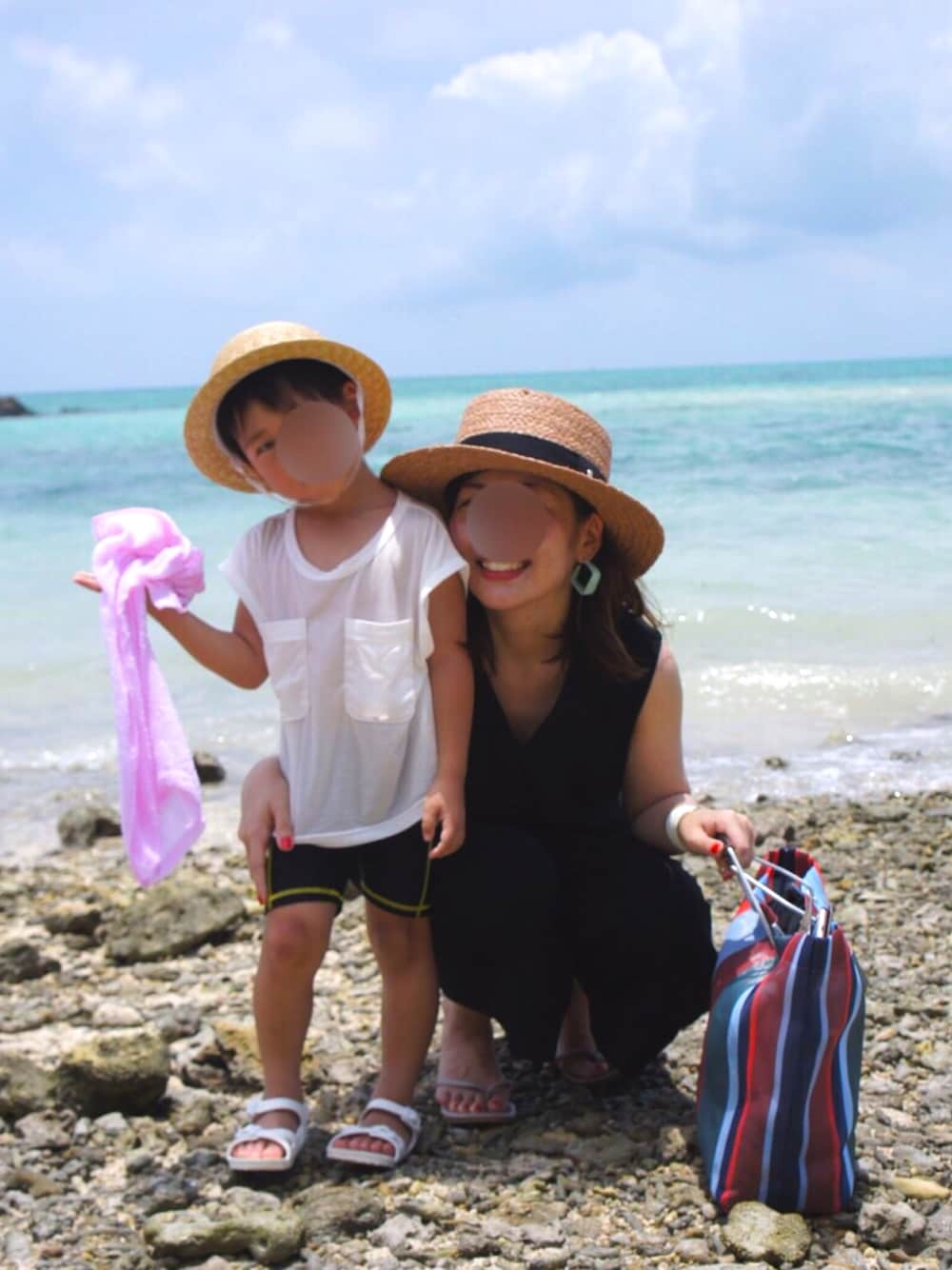 「夏だ！Tシャツ着よう！、カジュアル、カンカン帽、親子コーデ、夏コーデ、海、MARNI、シンプル」｜「Helen KaminskiのHELEN KAMINSKI: つば広帽（ハット、ベージュ系）」を使った、marさん（レディース・153cm）の夏コーディネートの1枚目の写真