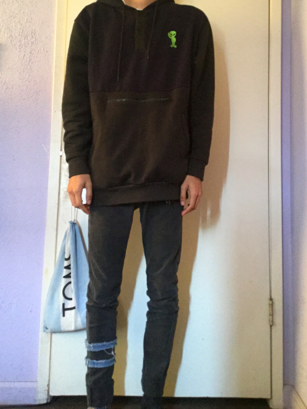 「Micah Greyのアイテム（デニムパンツ、ブラック系）」を使った、Danielさん（メンズ・178cm）の冬コーディネートの1枚目の写真