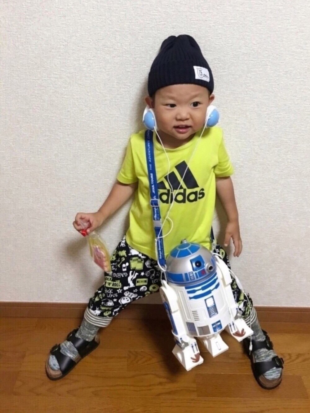 「adidas、DJ、RD–2、coen、GAAACH、マーキーズ」｜「coenの【coen kids】コットンリブニットワッチ2016FW（ニットキャップ/ビーニー、ブルー系）」を使った、y.s.m.yさん（キッズ・90cm）の春コーディネートの1枚目の写真