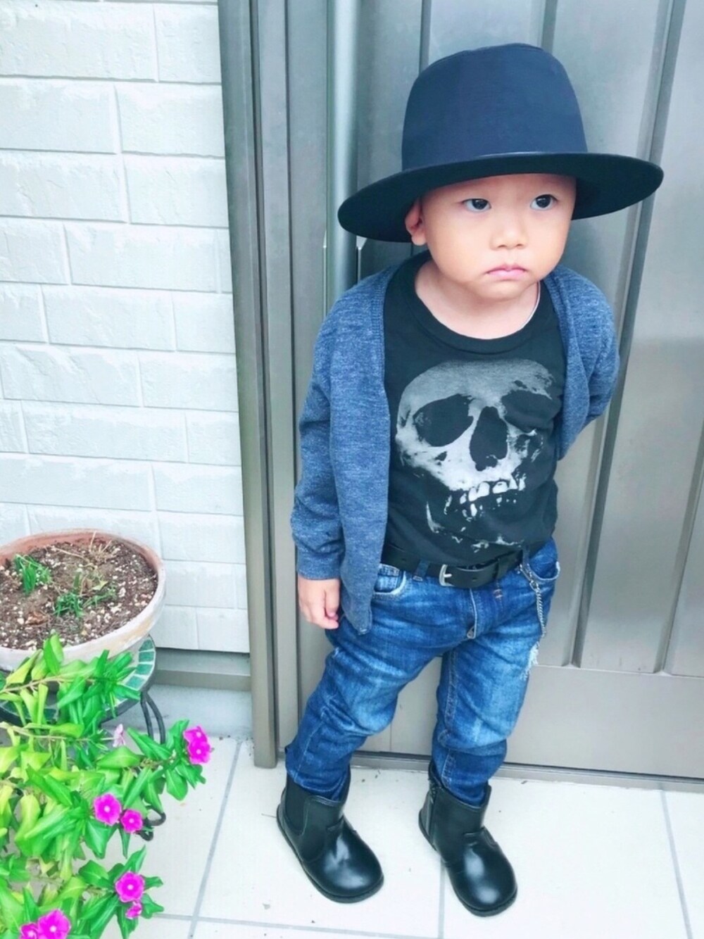 「comme ca ism、JOEY HYSTERIC、ZARA KIDS、キャンドゥー、Avail、ドクロ、デニデニフェス告知」｜「COMME CA ISMのアイテム（ハット、ブラック系）」を使った、y.s.m.yさん（キッズ・100cm）の秋コーディネートの1枚目の写真