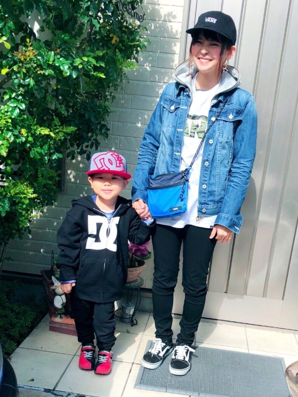 「antiqua、aimoha、VANS、TOMMY HILFIGER、DC SHOES、ZARA KIDS、Moonstar」｜「VANSの【VANS】フライングキャップ （キャップ、ブラック系）」を使った、y.s.m.yさん（キッズ・100cm）の春コーディネートの1枚目の写真