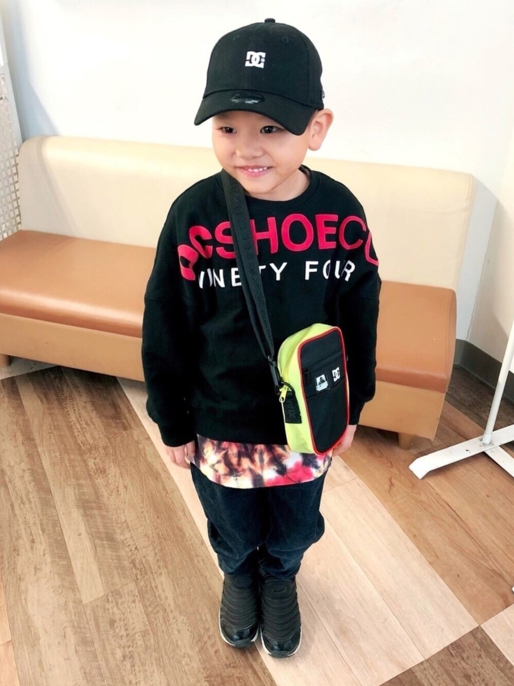 「DC SHOES、6歳男の子、ストリートコーデ、ナイキスニーカー、ocean＆ground」｜「DC SHOESのSIMPLY BENT BY JPN/キッズ NEWERA ローキャップ ロゴ（キャップ、ブラック系）」を使った、y.s.m.yさん（キッズ・110cm）の春コーディネートの1枚目の写真