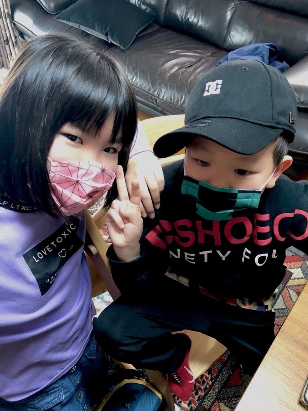 「鬼滅の刃、マスク、おうちファッション」｜「鬼滅マスク〔禰豆子〕の姉も大喜び🙌（パック/フェイスマスク、ピンク系）」を使った、y.s.m.yさん（キッズ・110cm）の春コーディネートの1枚目の写真