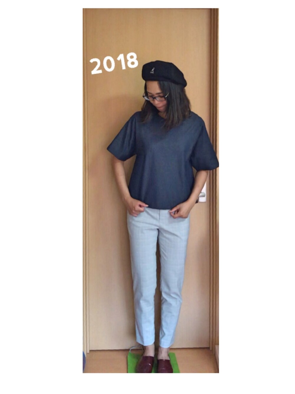 「カジュアルコーデ、シンプルコーデ、大人カジュアル、KANGOL、キャスケット、ベレー帽、UNIQLO、アンクルパンツ、ローファー、おしゃれさんと繋がりたい」｜「KANGOLの【KANGOL】Bamboo Hawker / 【カンゴール】バンブー　ハーカー（ハンチング/ベレー帽、ブラック系）」を使った、あやこさん（レディース・163cm）の夏コーディネートの1枚目の写真