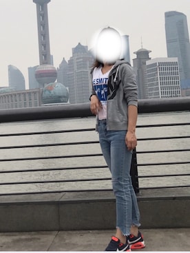 「アイテム（スタジャン、グレー系）」を使った、xiaoxiaoさん（レディース・166cm）の秋コーディネート