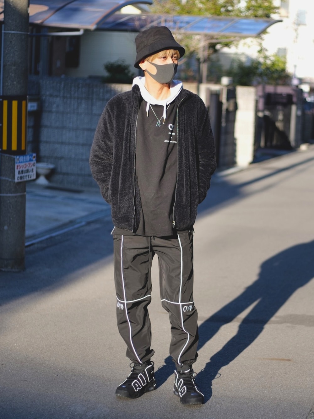 「OY」｜「OYの『OY/オーワイ』METAL SIDE ZIPPER SLEEVE T/メタル サイド ジッパー スリーブ T/ロングスリーブTシャツ/カットソー（Tシャツ/カットソー、ブラック系）」を使った、TakuyAさん（メンズ・172cm）の冬コーディネートの1枚目の写真