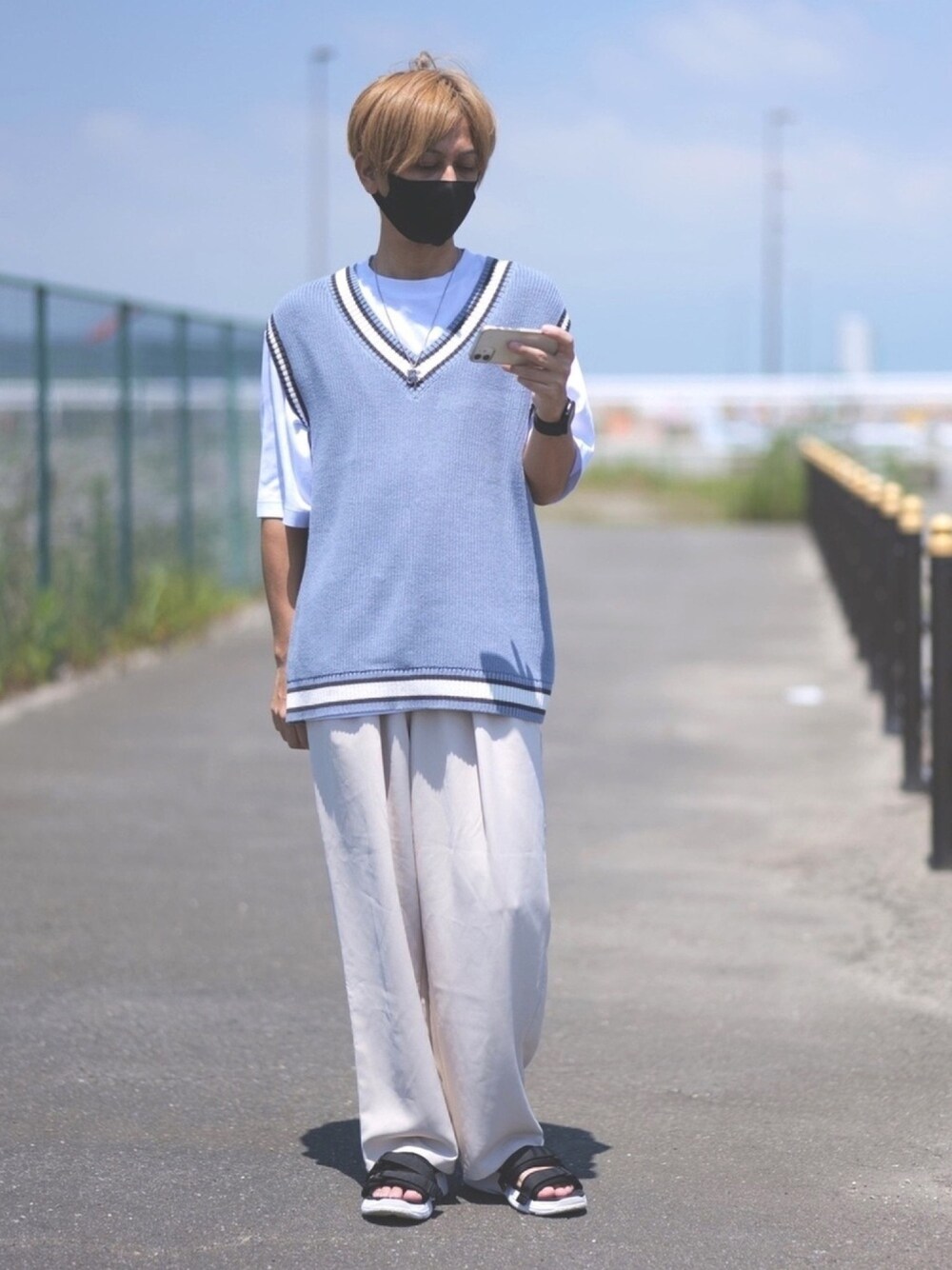 「これが私をアゲる服、チルデンニットベスト、ベスト、GU、春コーデ、くすみカラー」｜「GUのチルデンニットベストYG+X XL（ベスト、ブルー系）」を使った、TakuyAさん（メンズ・172cm）の春コーディネートの1枚目の写真