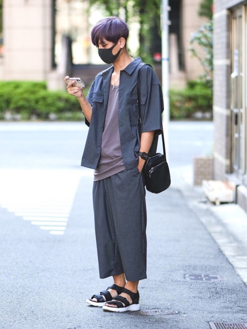 「春夏コーデ、これが私をアゲる服、GU、プチプラコーデ、セットアップ」｜「GUのダブルポケットワイドフィットシャツ　07 GRAY M（シャツ/ブラウス、グレー系）」を使った、TakuyAさん（メンズ・172cm）の春コーディネートの1枚目の写真