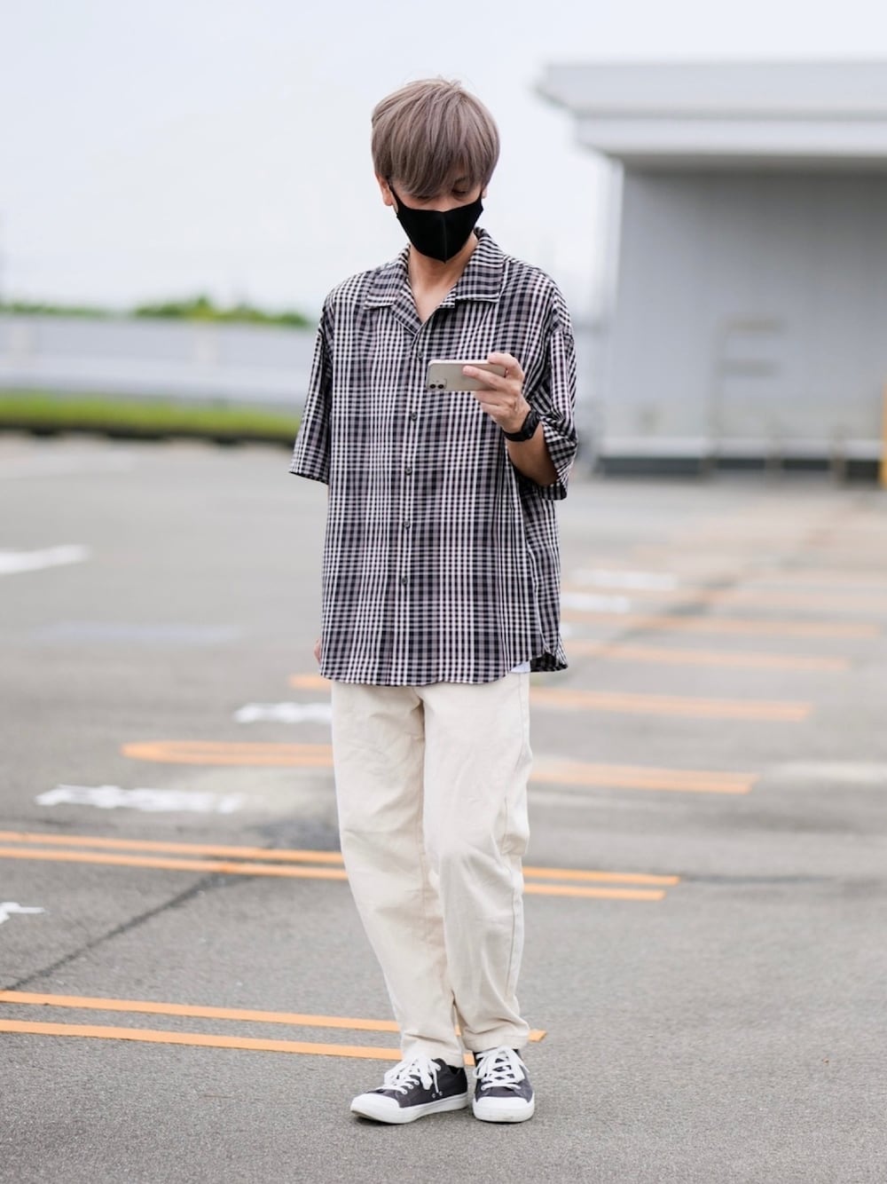 「シンプルコーデ、今日のコーデ、おしゃれさんと繋がりたい、白パンツ」｜「ADRERのextra drape TR open collar shirt（シャツ/ブラウス、ブラウン系）」を使った、TakuyAさん（メンズ・172cm）の夏コーディネートの1枚目の写真