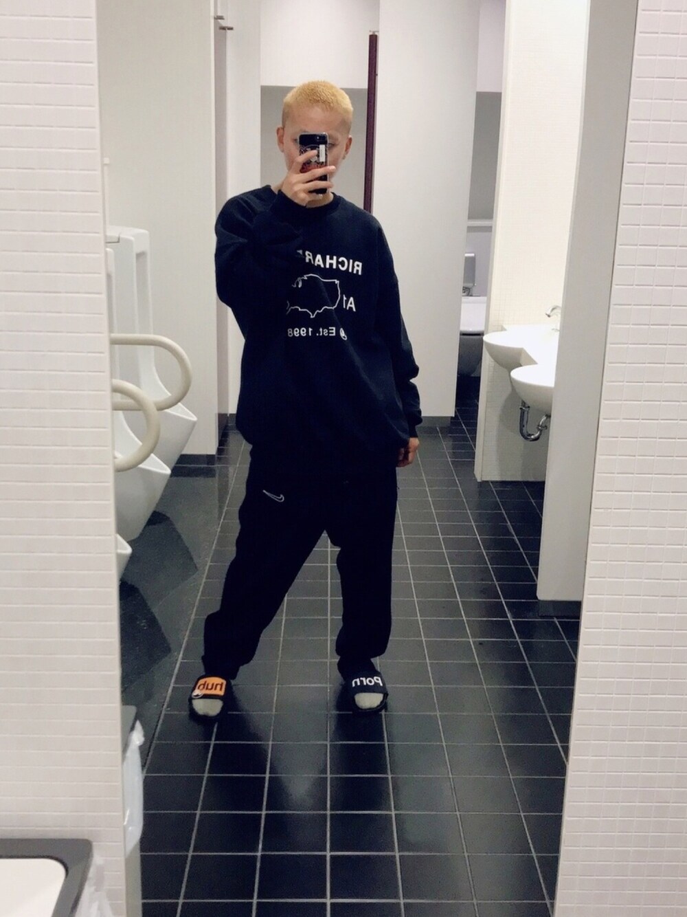 「リチャードソン、KENZO、NIKE、pornhub、スウェット、黒、黒コーデ」｜「RICHARDSONのアイテム（スウェット、ブラック系）」を使った、ちゃいな♂さん（メンズ・166cm）の春コーディネートの1枚目の写真