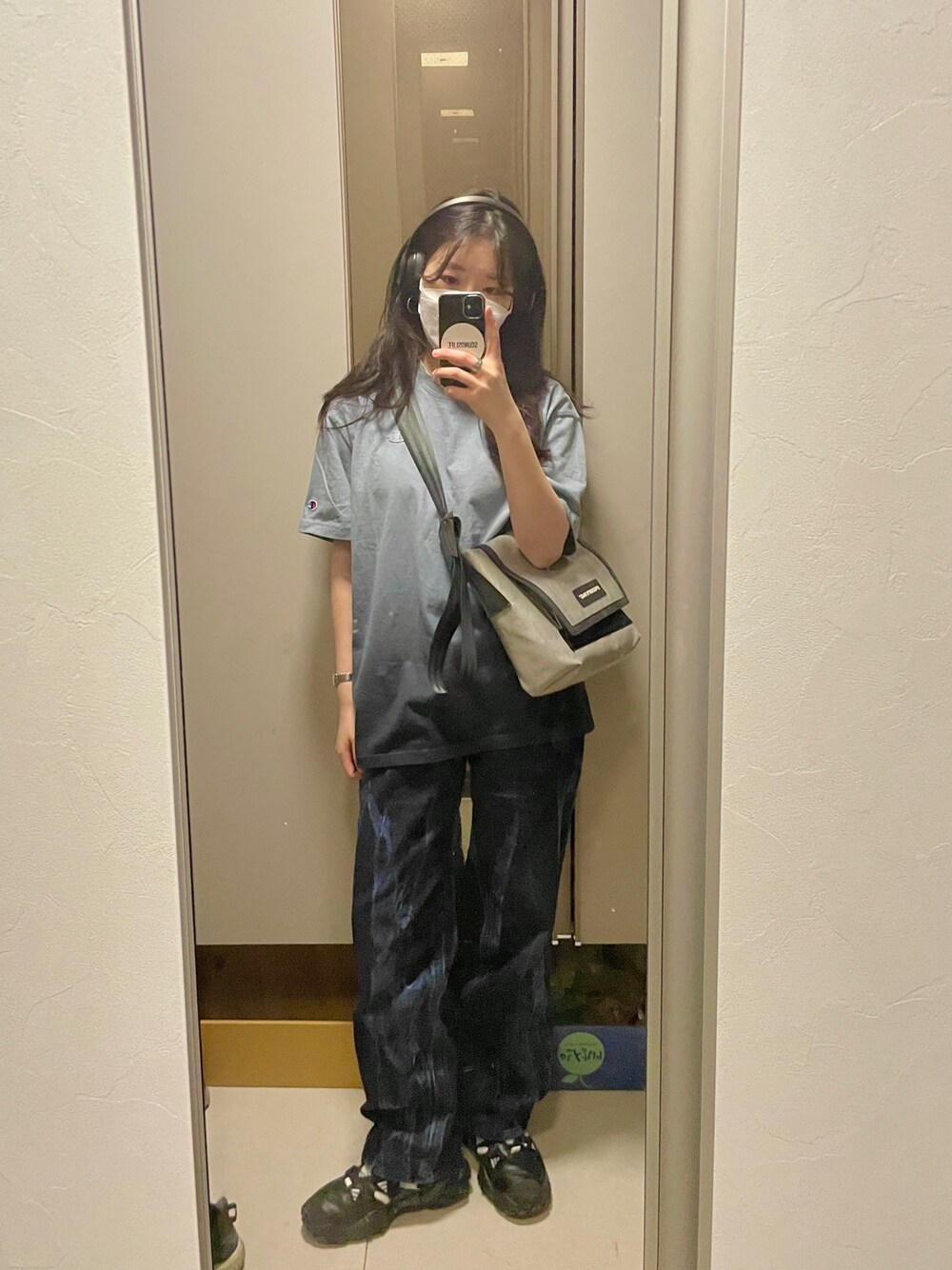 「springstyle、spring、ootd、outfit、Champion、ombre、HIKE」｜「beats. by dr.dreのアイテム（ヘッドフォン/イヤホン、ブラック系）」を使った、qq.pickleさん（レディース・158cm）の春コーディネートの1枚目の写真