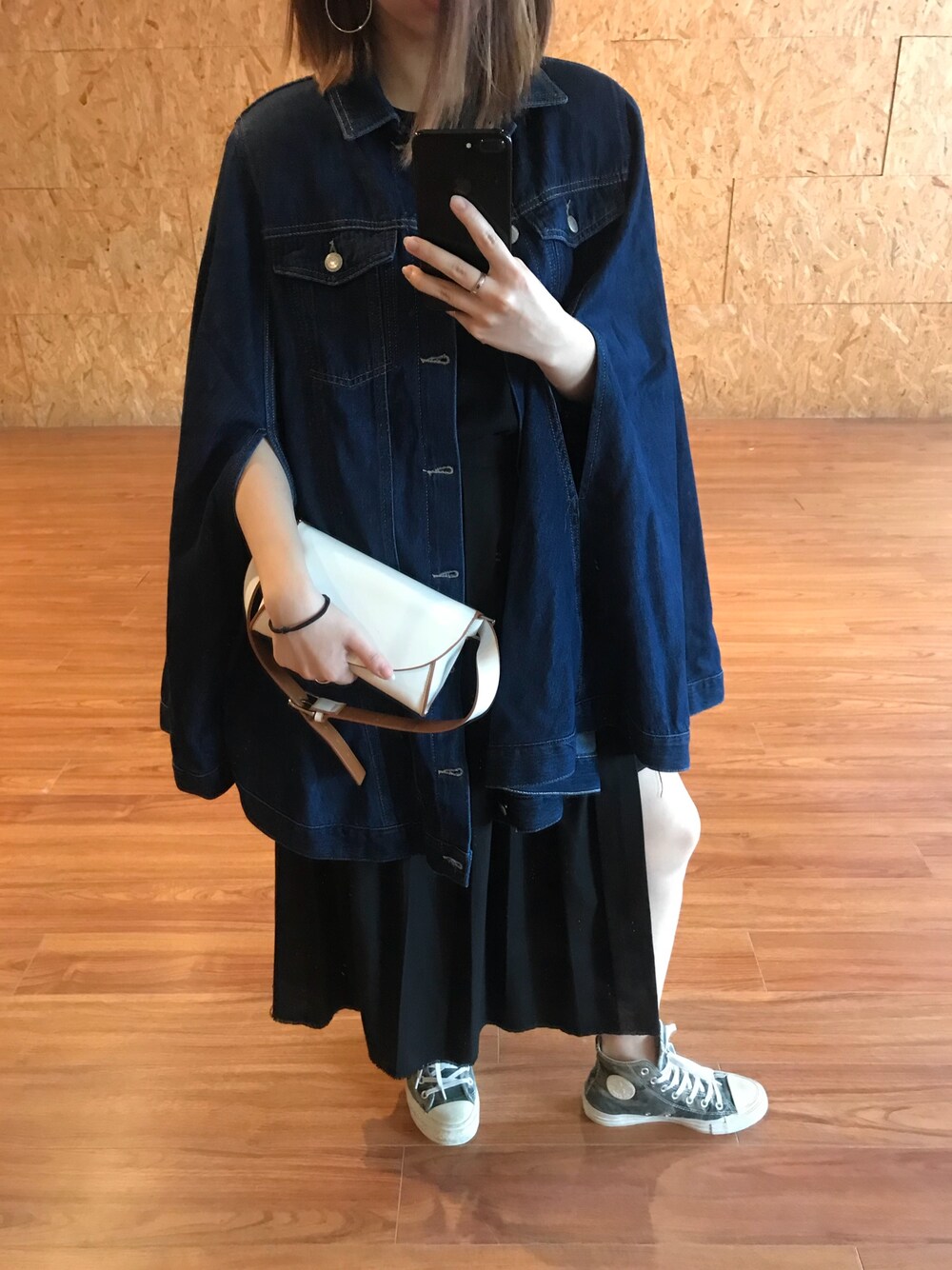 「ZARAのアイテム（ポンチョ、ブルー系）」を使った、Ci Wongさん（レディース・160cm）の秋コーディネートの1枚目の写真