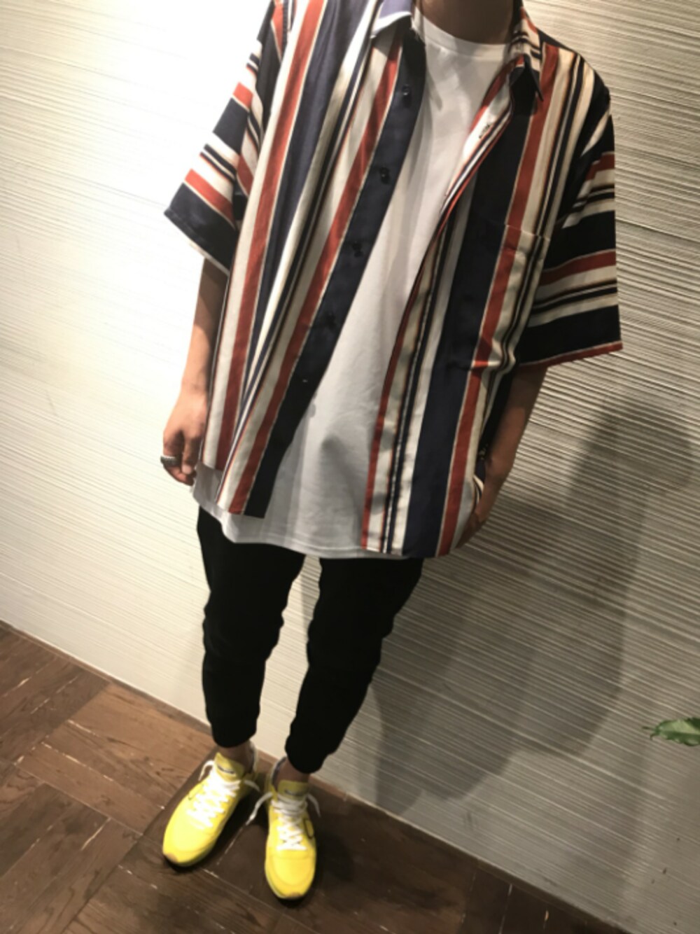 「休日スタイル、カジュアル、イエロー、スニーカー、シャツスタイル、シャツコーデ、シセ、フィリップモデル、ソリード、夏コーデ」｜「SISEのアイテム（シャツ/ブラウス、その他）」を使った、minamiさん（メンズ・173cm）の夏コーディネートの1枚目の写真