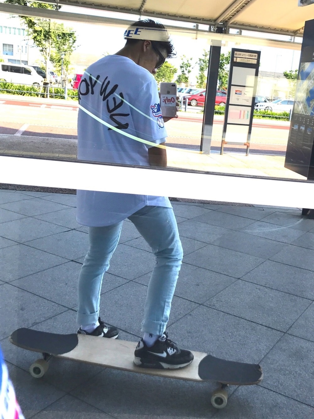 「ベースボールシャツ、ヤンキース、ストリート、スケータースタイル、スキニーデニム、エアマックス、トムフォード、ロングボード、ドラフトナイキ、ナイキ」｜「NIKEのNIKE / AIR MAX 90 ULTRA SE【SP】（スニーカー、ブラック系）」を使った、じゅんぺいさん（メンズ・167cm）の夏コーディネートの1枚目の写真