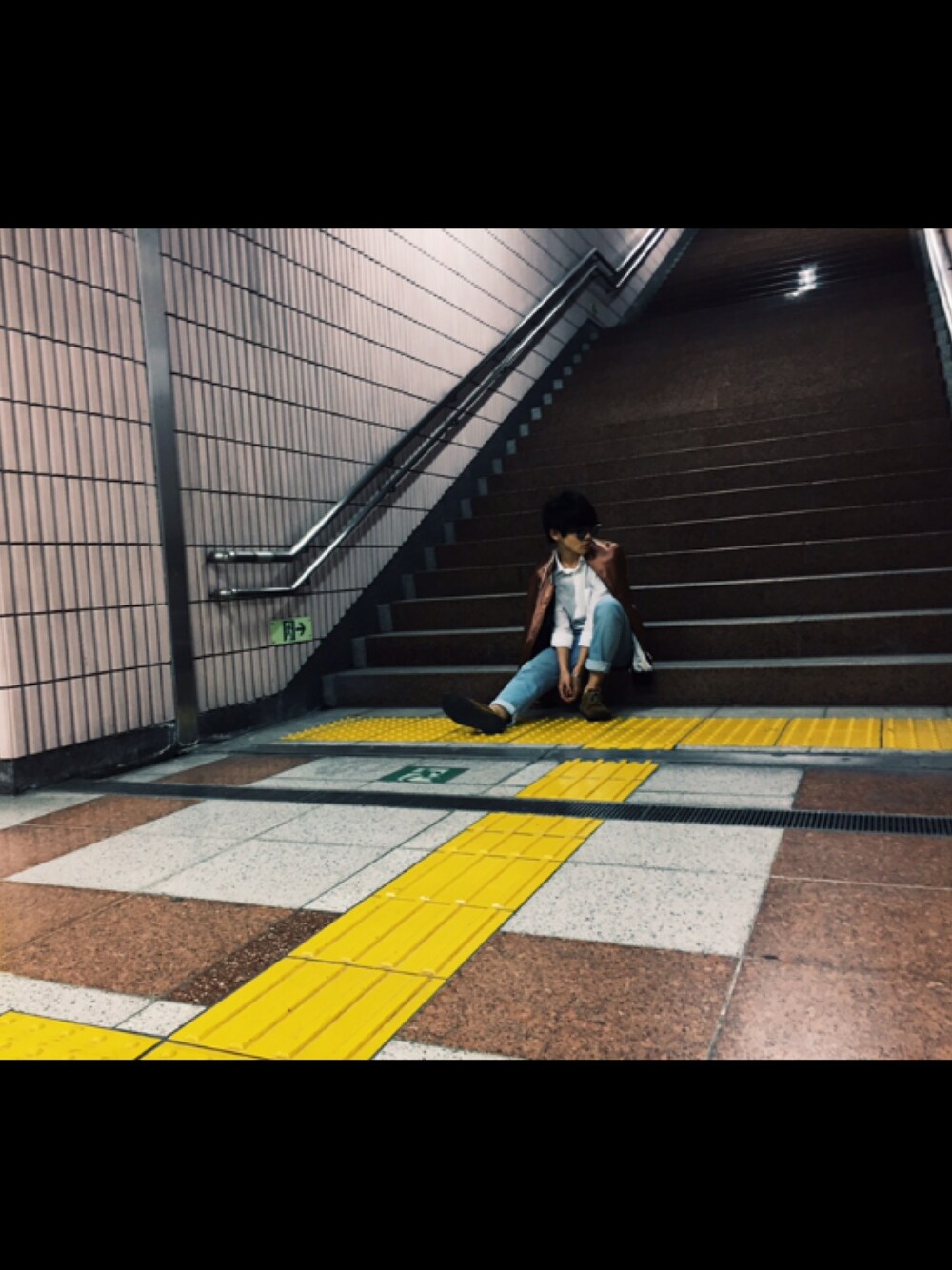「カジュアルコーデ、デニム、サングラス、WEGO」｜「WEGOのWEGO/カラーパレットボストンタイプサングラス（サングラス、ブルー系）」を使った、RAさん（メンズ・170cm）の夏コーディネートの1枚目の写真
