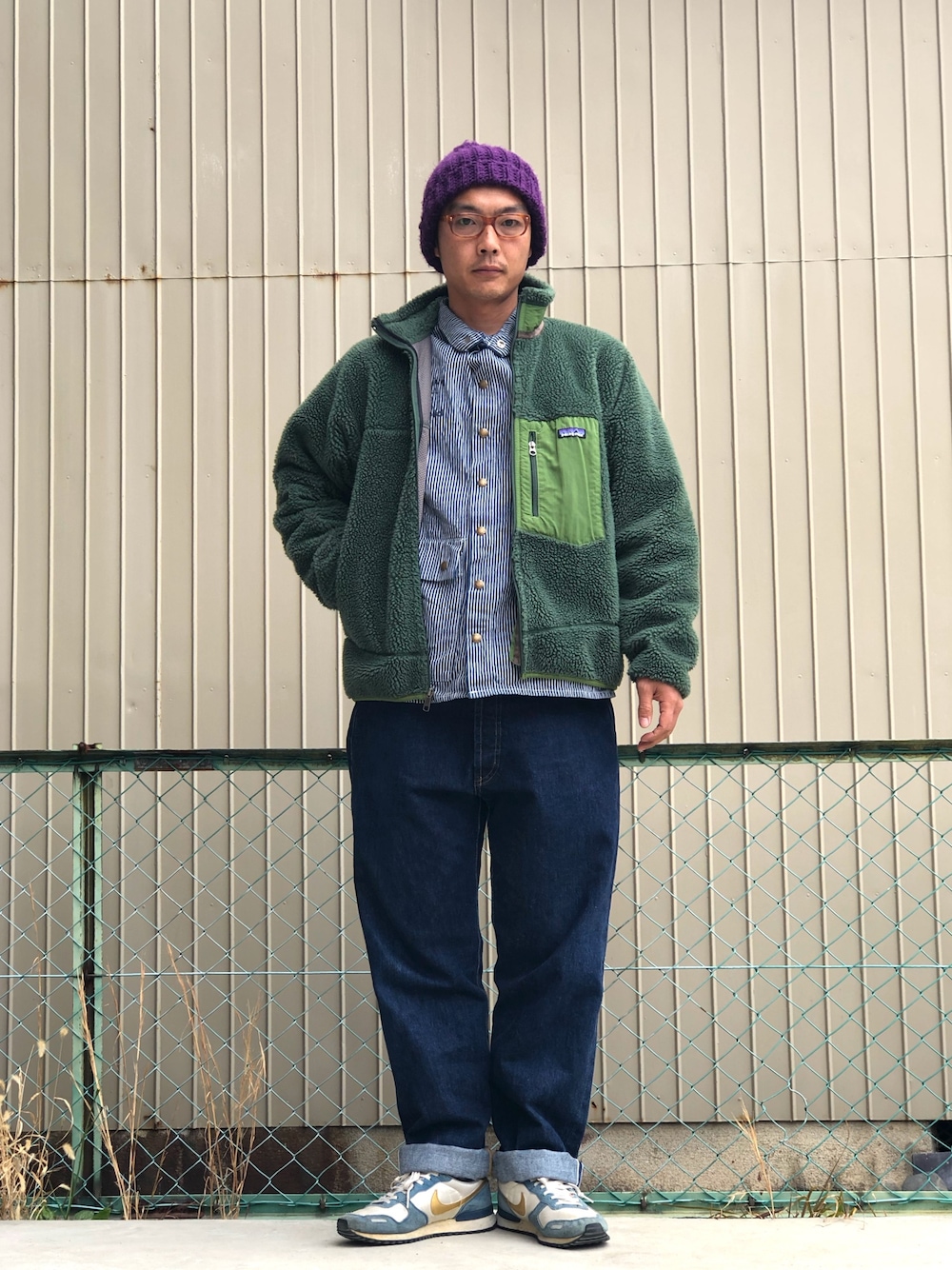 「パタゴニア、レトロカーディガン、レトロX、LAPCO、90’s supreme、毒色、毒コーデ、紫×カーキ、NIKE AIR、90’s」｜「usedのアイテム（ニットキャップ/ビーニー、パープル系）」を使った、No.19さん（メンズ・171cm）の春コーディネートの1枚目の写真